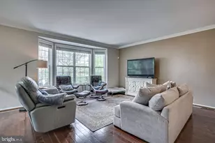 5736 Governors Pond Cir, Alexandria, VA 22310 - Photo 2