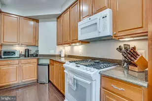 5736 Governors Pond Cir, Alexandria, VA 22310 - Photo 10