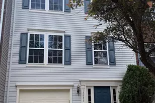 13643 St Johns Wood Pl, Herndon, VA 20171 - Photo 2