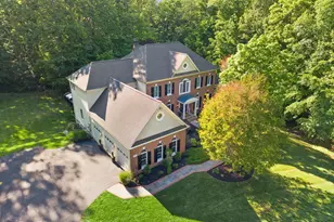 10082 Roseland Ridge Rd, Fairfax Station, VA 22039 - Photo 2