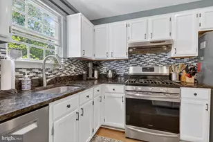 9639 Franklin Woods Pl, Lorton, VA 22079 - Photo 10