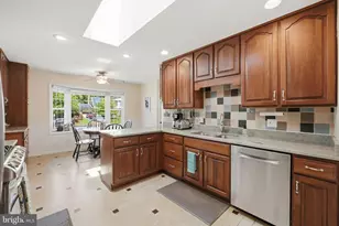 4917 Bexley Ln, Fairfax, VA 22032 - Photo 4