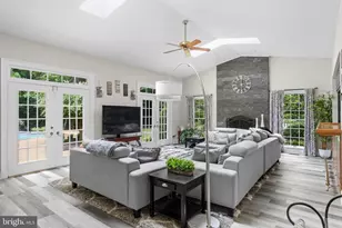 8604 Beaver Pond Ln, Fairfax Station, VA 22039 - Photo 4