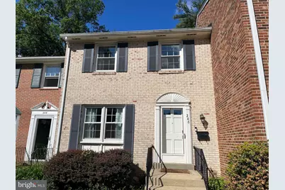 246 Commons Drive NW, Vienna, VA 22180 - Photo 1