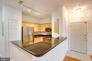 5121 Travis Edward Way, Centreville, VA 20120 - Photo 8
