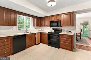 9507 Arnon Chapel Rd, Great Falls, VA 22066 - Photo 18
