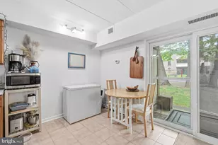 2326 Freetown Ct, Reston, VA 20191 - Photo 8