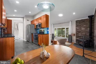 12484 Wendell Holmes Rd, Herndon, VA 20171 - Photo 10