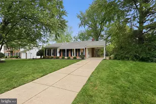 1827 Abbotsford Dr, Vienna, VA 22182 - Photo 2