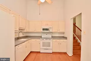 10048 Wood Sorrels Ln, Burke, VA 22015 - Photo 12