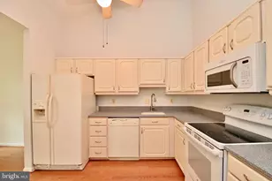 10048 Wood Sorrels Ln, Burke, VA 22015 - Photo 14