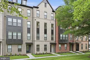 4835 Bauhaus Sq, Chantilly, VA 20151 - Photo 1