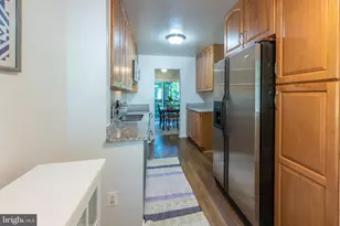 11917 Barrel Cooper Ct, Reston, VA 20191 - Photo 6