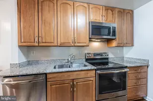 11917 Barrel Cooper Ct, Reston, VA 20191 - Photo 4