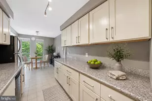 11252 Chestnut Grove Square, Reston, VA 20190 - Photo 8