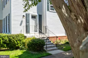 9932 Longford Ct, Vienna, VA 22181 - Photo 2