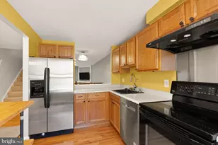 11243 Silentwood Ln, Reston, VA 20191 - Photo 4