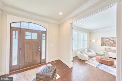 605 Meadow Lane SW, Vienna, VA 22180 - Photo 2