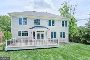 605 Meadow Ln SW, Vienna, VA 22180 - Photo 8