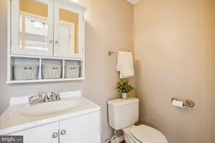 5519 Whitfield Ct, Fairfax, VA 22032 - Photo 16