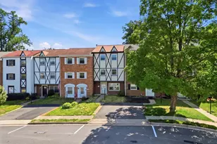 6335 Paddington Ln, Centreville, VA 20120 - Photo 4