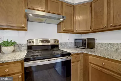 7825 Harrowgate Circle #B, Springfield, VA 22152 - Photo 10