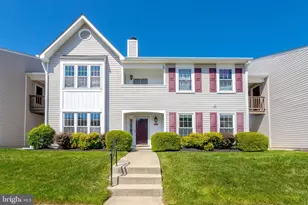 7825 Harrowgate Cir, Springfield, VA 22152 - Photo 2