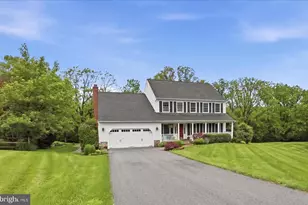 9833 Squaw Valley Dr, Vienna, VA 22182 - Photo 2