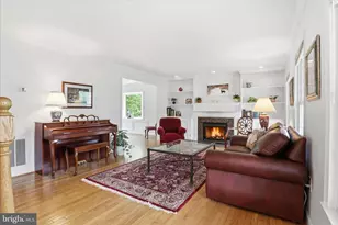 9833 Squaw Valley Dr, Vienna, VA 22182 - Photo 16