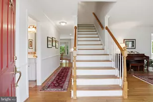 9833 Squaw Valley Dr, Vienna, VA 22182 - Photo 4