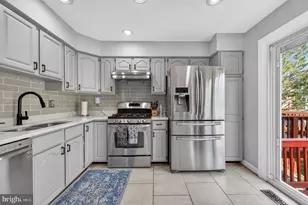 12789 Dogwood Hills Ln, Fairfax, VA 22033 - Photo 16