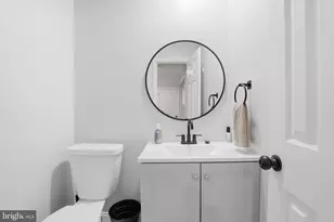 5404 Charleston Woods Dr, Fairfax, VA 22032 - Photo 34