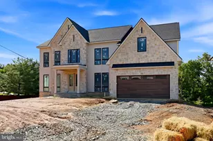 10801 Mason Hunt Ct, Reston, VA 20190 - Photo 2