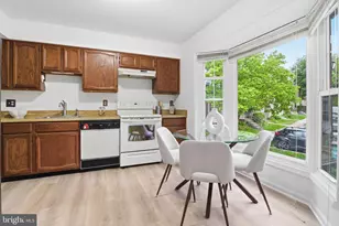 14243 Heritage Crossing Ln, Centreville, VA 20120 - Photo 4