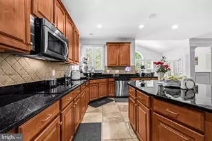 9502 Ferry Hall Ct, Alexandria, VA 22309 - Photo 10