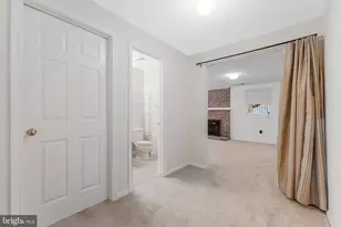 2827 Kelly Square, Vienna, VA 22181 - Photo 32