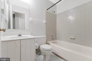 2827 Kelly Square, Vienna, VA 22181 - Photo 24