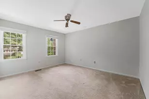2827 Kelly Square, Vienna, VA 22181 - Photo 20