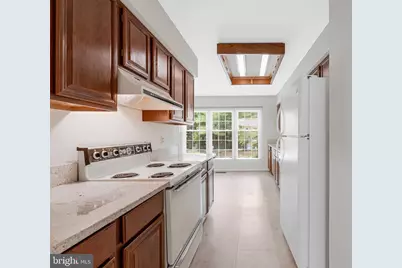 2827 Kelly Square, Vienna, VA 22181 - Photo 10