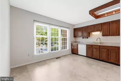 2827 Kelly Square, Vienna, VA 22181 - Photo 6