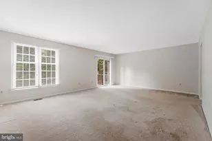 2827 Kelly Square, Vienna, VA 22181 - Photo 12