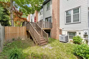 2827 Kelly Square, Vienna, VA 22181 - Photo 40