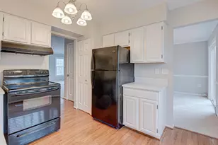 10332 Mockingbird Pond Ct, Burke, VA 22015 - Photo 8