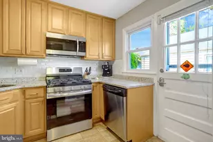 2850 Brook Dr, Falls Church, VA 22042 - Photo 6