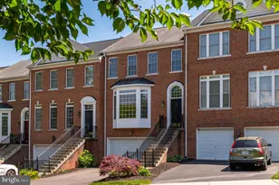 4021 Quiet Creek Dr, Fairfax, VA 22033 - Photo 2