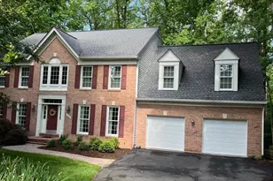 7522 Rambling Ridge Dr, Fairfax Station, VA 22039 - Photo 2