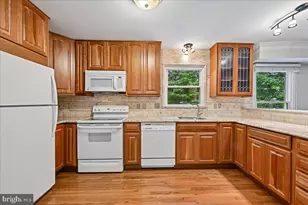 7592 Ruxton Dr, Springfield, VA 22153 - Photo 4