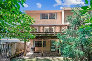 2331 Middle Creek Ln, Reston, VA 20191 - Photo 2