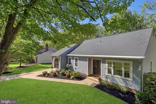 12014 Trossack Rd, Herndon, VA 20170 - Photo 4