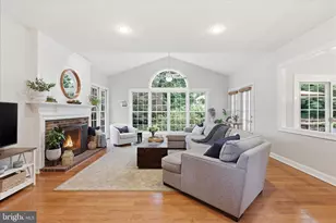 11711 Saddle Crescent Cir, Oakton, VA 22124 - Photo 4